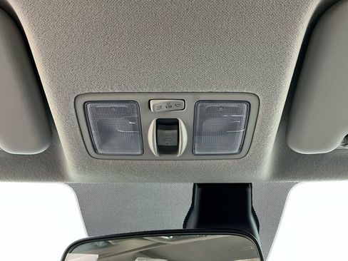 Used 2025 Hyundai Venue SEL image 16