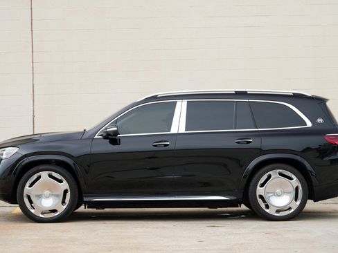 Used 2024 Mercedes-Benz Maybach GLS 600 4MATIC image 9