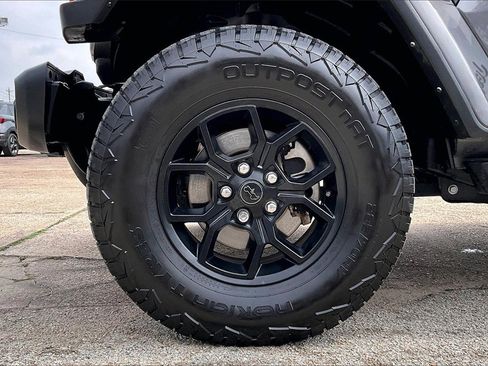 Used 2024 Jeep Gladiator Sport image 33