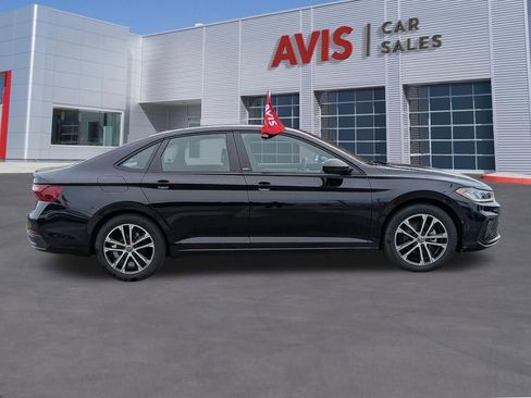 Used 2025 Volkswagen Jetta Sport FWD image 5