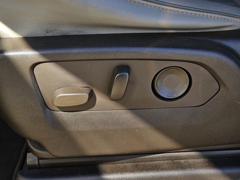 Used 2021 GMC Yukon SLT w/ SLT Premium Package image 29