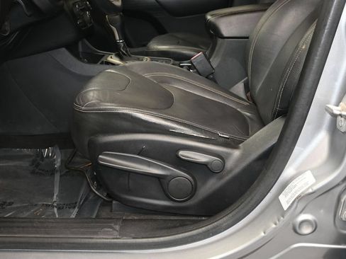Used 2016 Jeep Cherokee Latitude FWD image 21