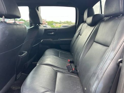 Used 2020 Toyota Tacoma TRD Off-Road w/ TRD Premium Off Road Package AWD/4WD image 16