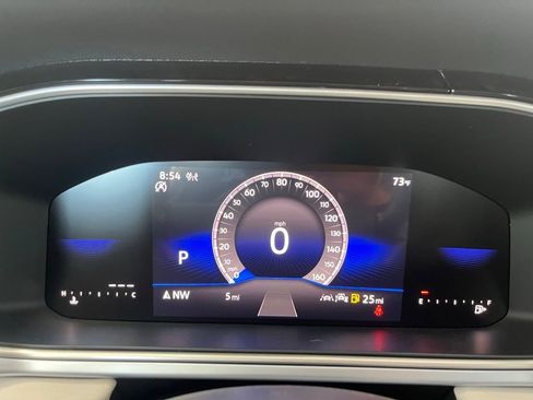 Certified 2025 Volkswagen Taos SE w/ Panoramic Sunroof Package image 22