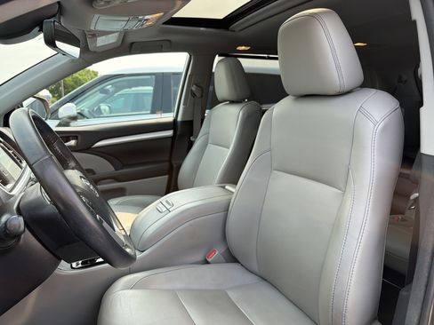 Certified 2018 Toyota Highlander XLE AWD/4WD image 10