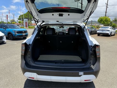 Used 2026 Nissan Kicks SR FWD image 11