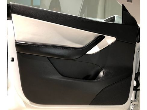 Used 2021 Tesla Model Y Long Range image 16