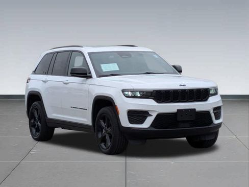 Certified 2023 Jeep Grand Cherokee Altitude AWD/4WD image 8