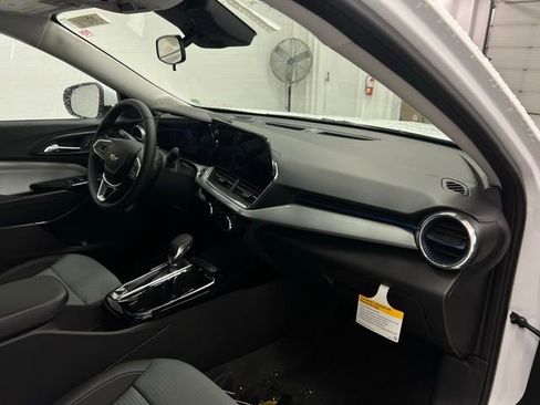 New 2026 Chevrolet Trax LT w/ Driver Confidence Package FWD image 21