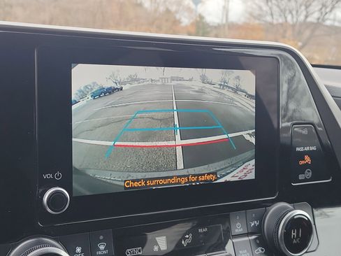 Used 2024 Toyota Highlander LE image 26