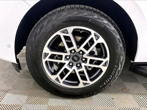 Used 2025 Ford Expedition Active AWD/4WD image 7