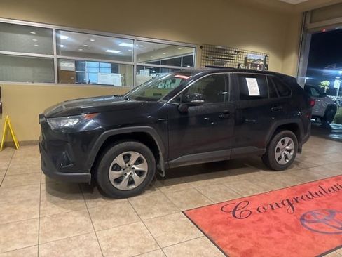 Used 2022 Toyota RAV4 LE image 5