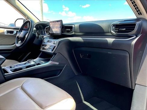 Used 2021 Ford Explorer XLT w/ Equipment Group 202A AWD/4WD image 14