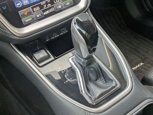 Used 2025 Subaru Outback Premium image 19