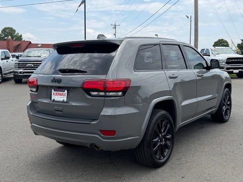Used 2021 Jeep Grand Cherokee Laredo X AWD/4WD image 3