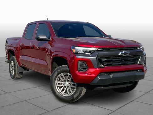 Used 2025 Chevrolet Colorado LT w/ LT Convenience Package image 3