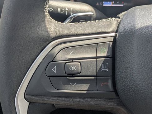 New 2025 Jeep Grand Cherokee Limited w/ Black Appearance Package image 27