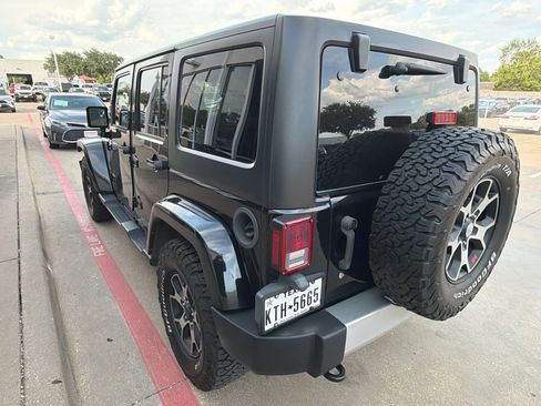 Used 2015 Jeep Wrangler Unlimited Sahara w/ Dual Top Group AWD/4WD image 7