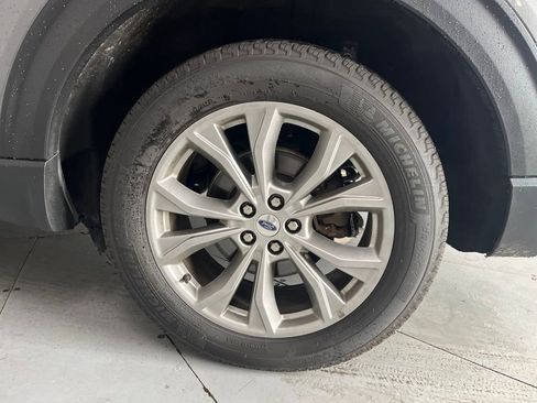 Used 2023 Ford Explorer XLT w/ Equipment Group 202A AWD/4WD image 15