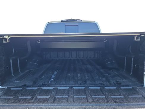 Used 2022 Nissan Titan SV RWD image 28