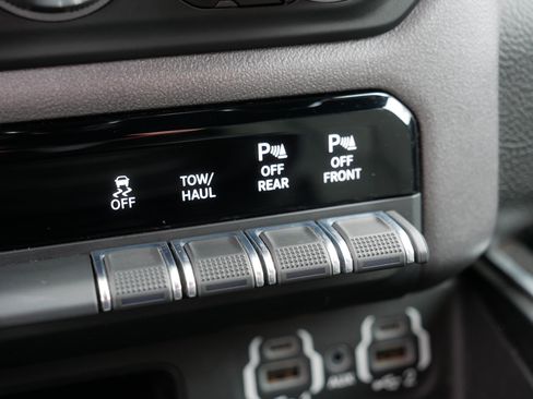 Used 2021 RAM 1500 Big Horn image 32