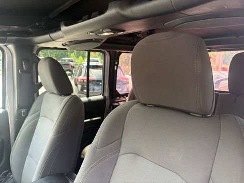 Used 2018 Jeep Wrangler Unlimited Sport S AWD/4WD image 6