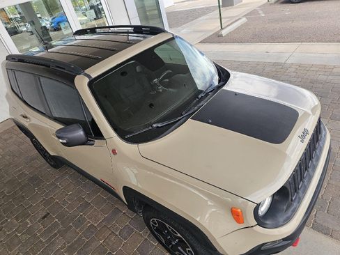 Used 2016 Jeep Renegade Trailhawk w/ Safety & Security Group image 19