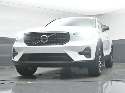 New 2026 Volvo XC40 B5 Core w/ Climate Package image 36