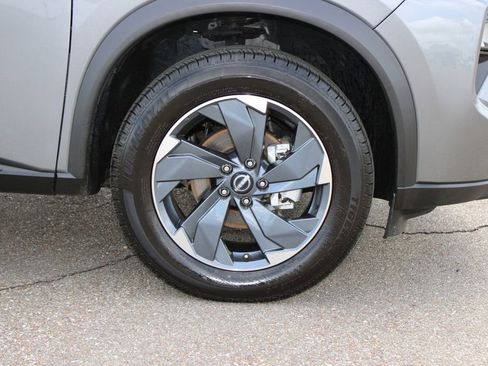 Used 2024 Nissan Rogue SV image 5