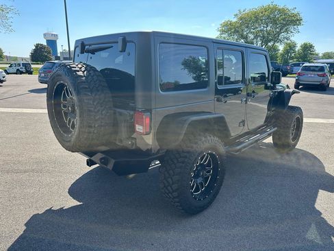 Used 2018 Jeep Wrangler Unlimited Sport S AWD/4WD image 7