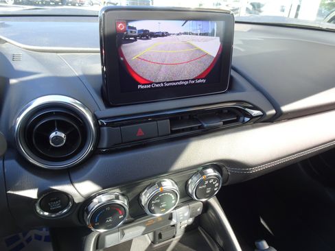 Used 2021 MAZDA MX-5 Miata Grand Touring RWD image 19