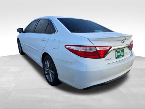 Used 2017 Toyota Camry SE image 11