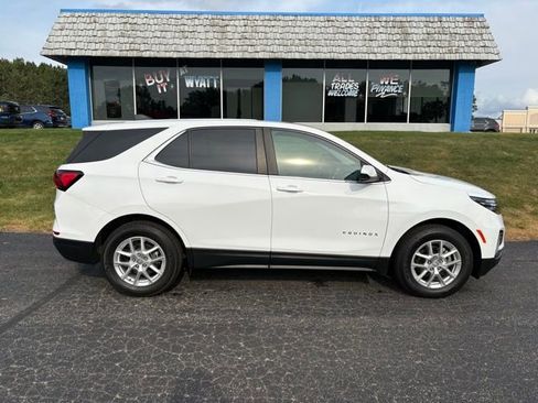Used 2022 Chevrolet Equinox LT w/ Driver Convenience Package image 3