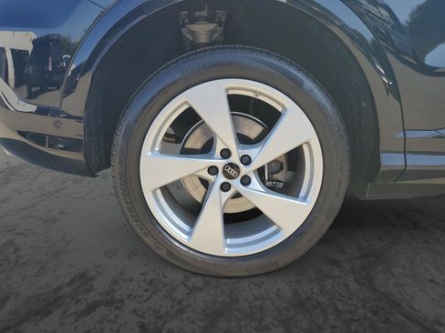 Used 2025 Audi Q5 Premium Plus w/ Premium Plus AWD/4WD image 5