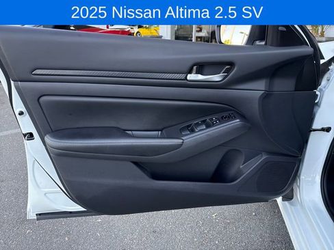 Used 2025 Nissan Altima 2.5 SV FWD image 10