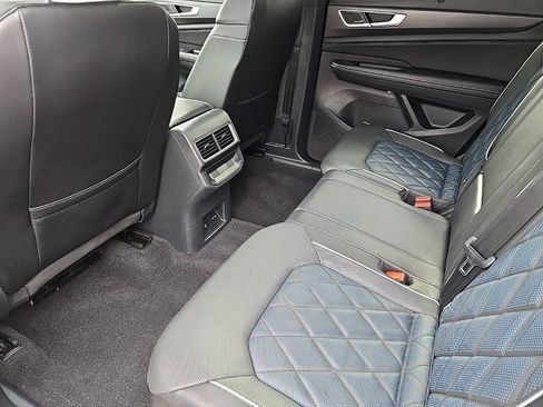 Used 2024 Volkswagen Atlas Cross Sport SEL Premium R-Line image 14