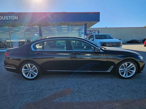 Used 2018 BMW 750i w/ Interior Design Package image 8