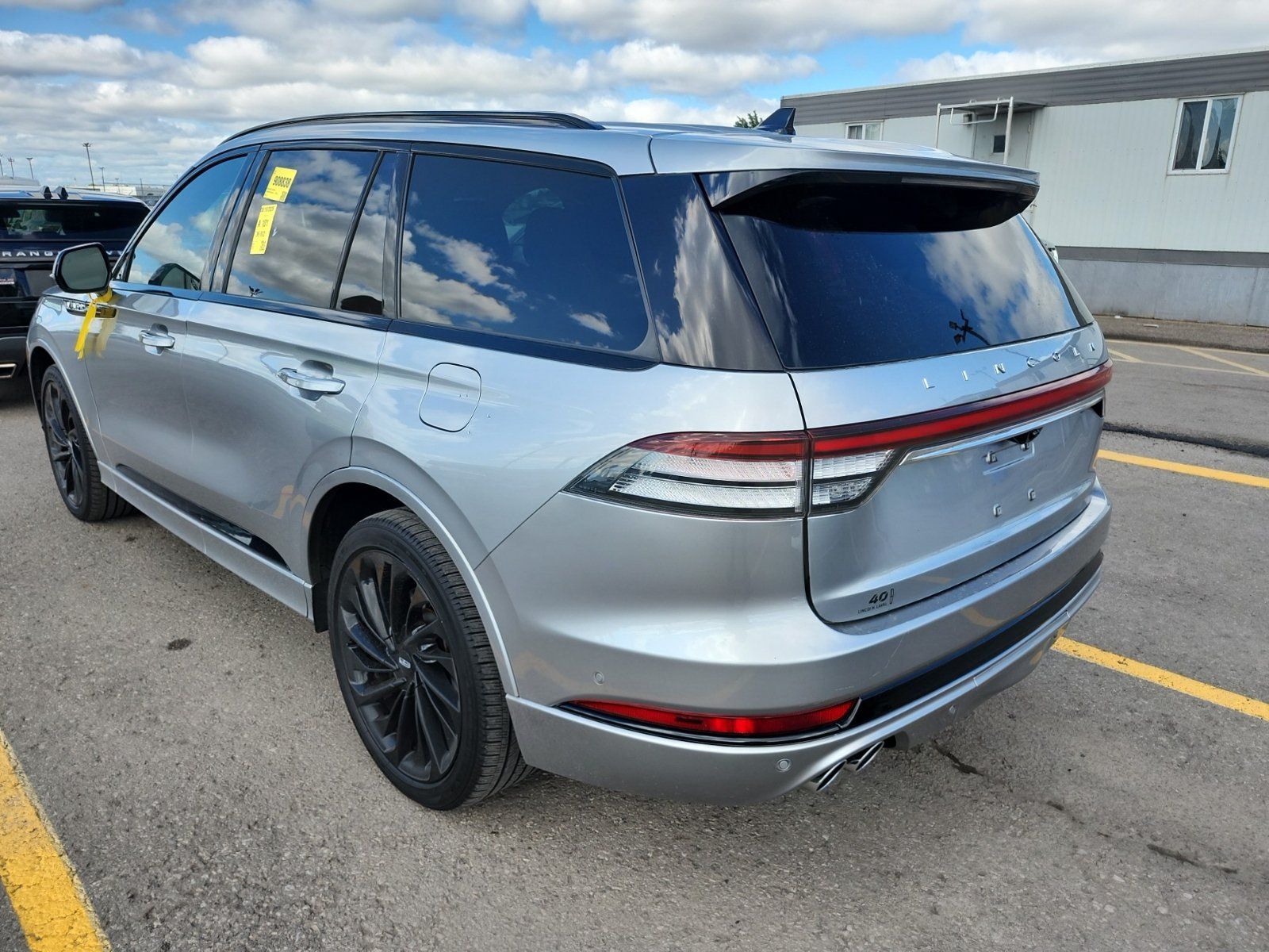 Used 2023 Lincoln Aviator Reserve w/ Equipment Group 201A AWD/4WD image 6