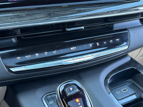 Certified 2024 Cadillac Escalade Premium Luxury image 27