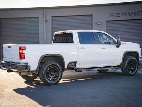 Used 2024 Chevrolet Silverado 2500 LT image 6