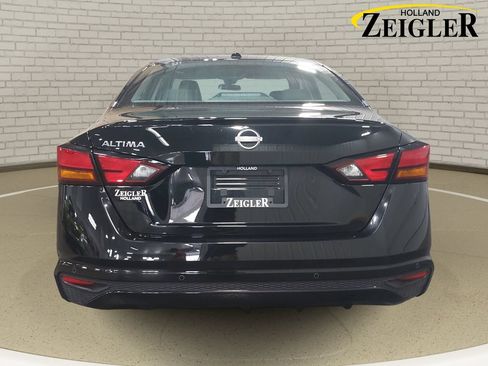 Certified 2025 Nissan Altima 2.5 SV FWD image 6