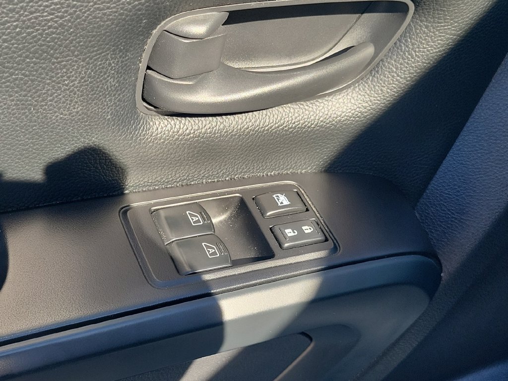 Used 2022 Nissan Titan S RWD image 26