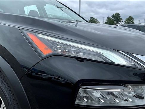 Certified 2023 Nissan Rogue SV image 30