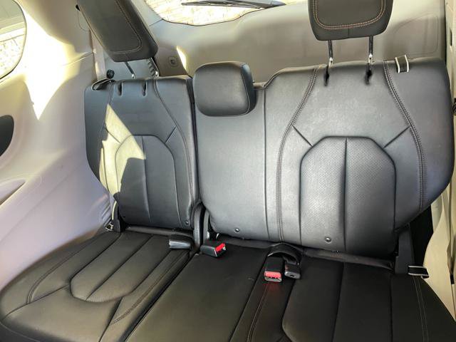 Used 2020 Chrysler Pacifica Touring-L FWD image 22