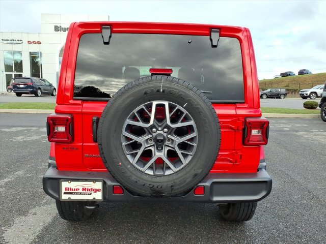 Used 2026 Jeep Wrangler Unlimited Sahara AWD/4WD image 7