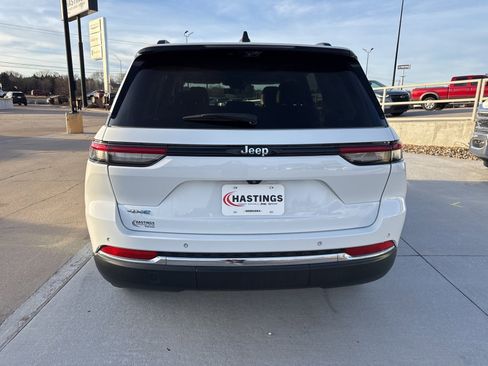 Used 2022 Jeep Grand Cherokee Limited w/ Luxury Tech Group II image 4