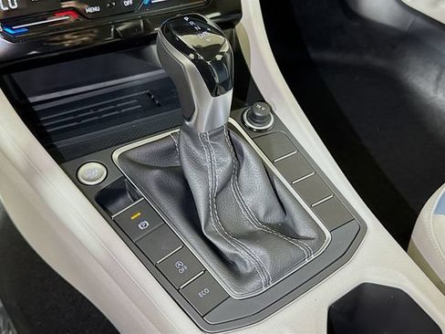 New 2026 Volkswagen Jetta SE FWD image 10