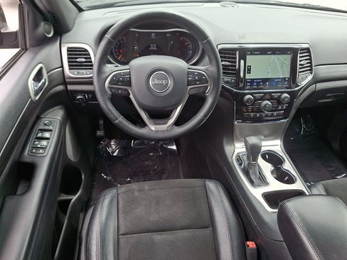 Used 2019 Jeep Grand Cherokee Altitude RWD image 11