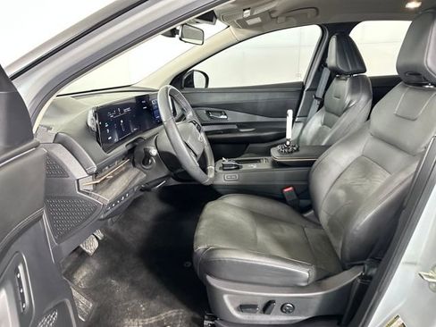 Used 2023 Nissan Ariya AWD image 11