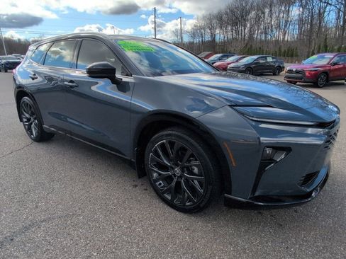 Used 2025 Toyota Crown Signia w/ Advanced Technology Package image 9